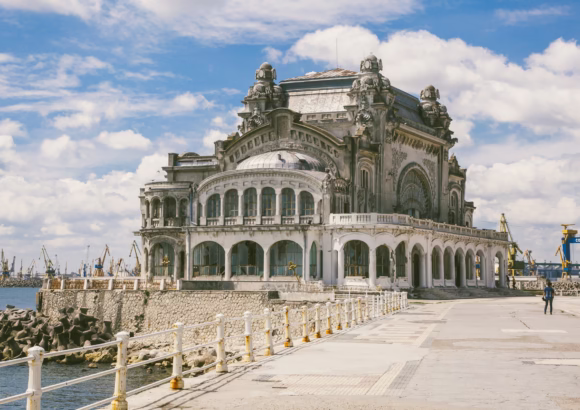 9 Stațiuni de Neuitat de pe Litoralul Românesc: Ghidul Complet pentru 2024